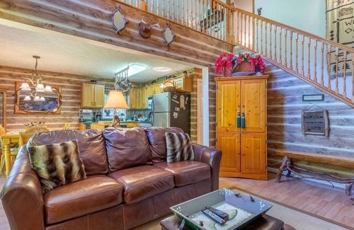 Tuckasegee Cottage | Camp Ruby on Cedar Cliff Lake is the perfect mountain getaway!