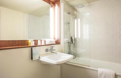 Bellerive-sur-Allier Hotel | Campanile Vichy - Bellerive