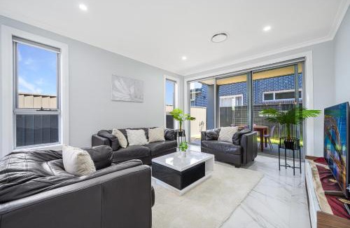 Campbelltown Apartment | Campbelltown Sweet 5Br house with WiFi&Parking
