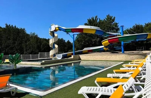 Saint-Mande-sur-Bredoire House | Camping Le Lizot* - Grand Comfort Mobile Home 4 Rooms 6 People Air Conditioned