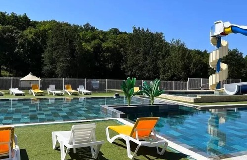 Saint-Mande-sur-Bredoire House | Camping Le Lizot* - Grand Comfort Mobile Home 4 Rooms 6 People Air Conditioned