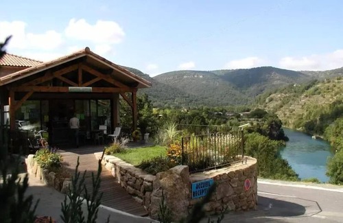 Saint-Rome-de-Tarn House | Camping de la Cascade * - Super Cordelia Mobil-home 32m2 - 3 bedrooms - 5/6 pers. - Television (sam./sam. July and August) 6 persons