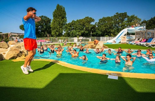 Ambon House | Camping Ker Yaoulet * - Mobile Home 4 Rooms 6 People + TV