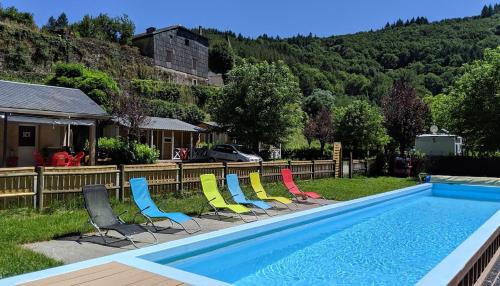 Lacaze Other | Camping Le Jardin - chalets, bungalows et emplacements nus pour des vacances nature le long de la rivière le Gijou