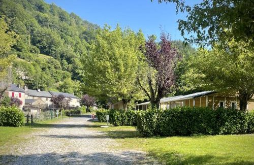 Lacaze Other | Camping Le Jardin - chalets, bungalows et emplacements nus pour des vacances nature le long de la rivière le Gijou
