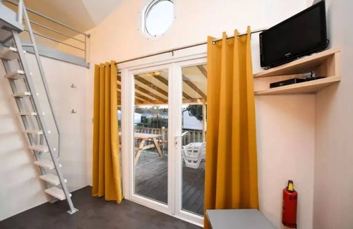 Thiviers House | Camping Le Repaire * - 3 bedroom mobile home + Mezz - 043 - Covered terrace for 9 people