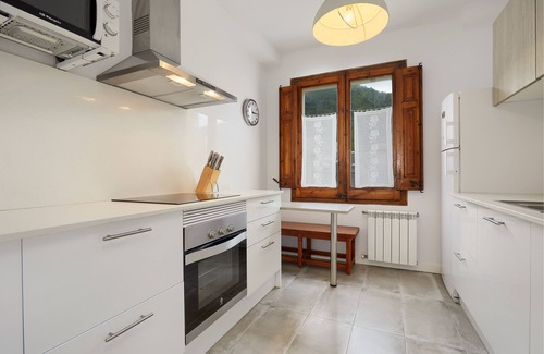 Camprodon Apartment | Camprodon Center, accessible apartment with adapted bathroom on 1st floor