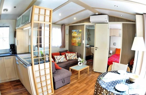 Castelnau-de-Guers House | Campsite Residential La Pinède * - Blueberry PREMIUM-2 bedrooms 32m2- *Clim, terrace, TV* 4 persons
