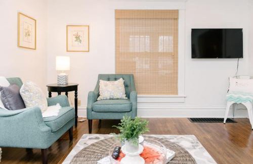 Ames Apartment | Campus Downtown WiFi Near Starbucks Superhosts