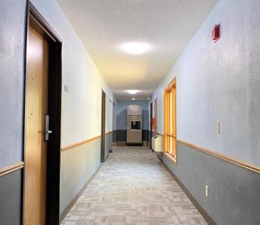 West Baraboo Hotel | Campus Inn Baraboo