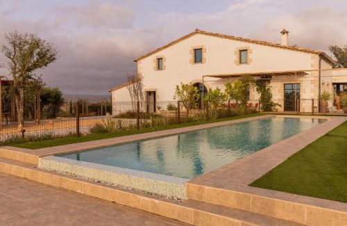 Llagostera Villa | CAN BUFÍ, Espectacular casa con piscina interior