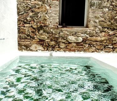 Sant Jordi Desvalls House | CAN TANDO Restored catalan old barn to enjoy peaceful rural simplicity