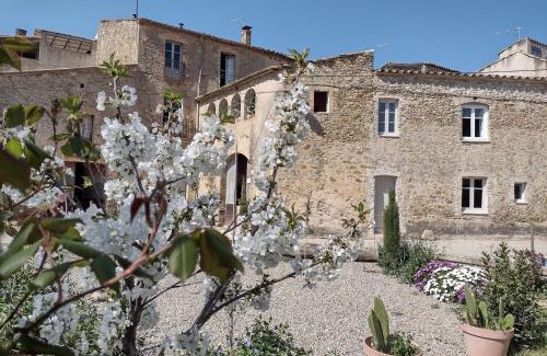 Sant Jordi Desvalls House | CAN TANDO Restored catalan old barn to enjoy peaceful rural simplicity