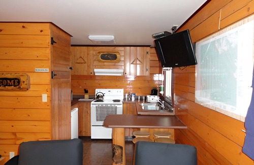 Crescent Spur Cabin | Canadian Country Cabins.