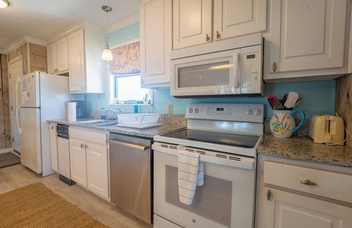 Silver Cay House | Canal-front, Boat Dock, Sleeps 9 - Anchor Eways