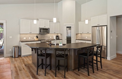 Deschutes River Woods House | Canal Front, Relaxing and Serene