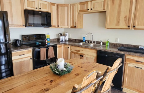 Houghton Cabin | Canal View Trailside Cabin 23A