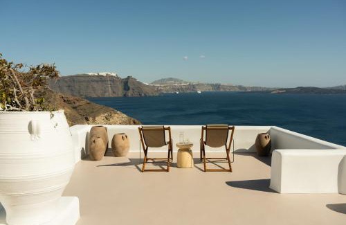 Oia Hotel | Canaves Ena - Small Luxury Hotels of the World