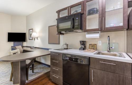 Davenport Hotel | Candlewood Suites - Davenport by IHG