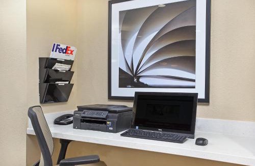 Oak Grove Hotel | Candlewood Suites Fort Campbell - Oak Grove by IHG