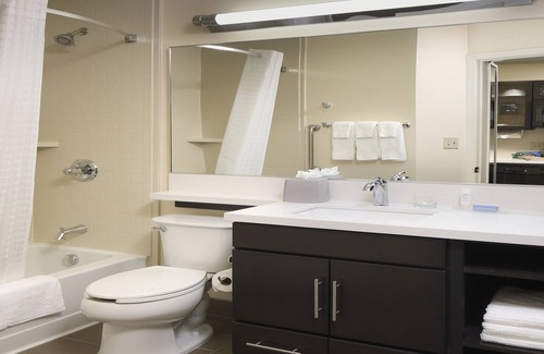 Yorkshire Hotel | Candlewood Suites Newark South - University Area by IHG