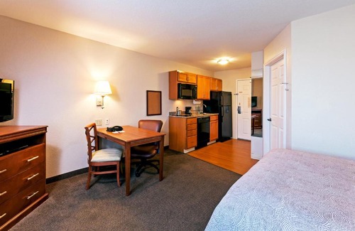 Pearland Hotel | Candlewood Suites Pearland by IHG