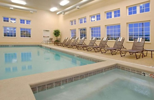 Polaris Hotel | Candlewood Suites Polaris by IHG