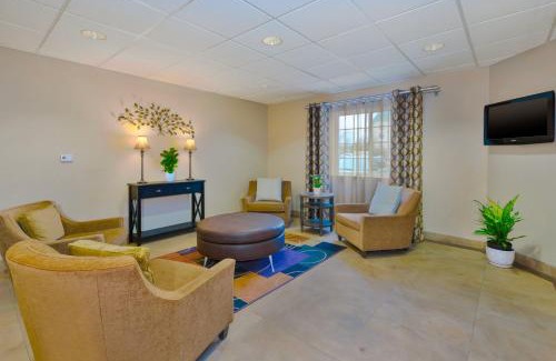 Polaris Hotel | Candlewood Suites Polaris by IHG