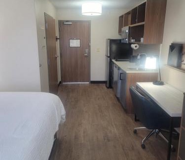 Southfield Hotel | Candlewood Suites Southfield - Detroit by IHG