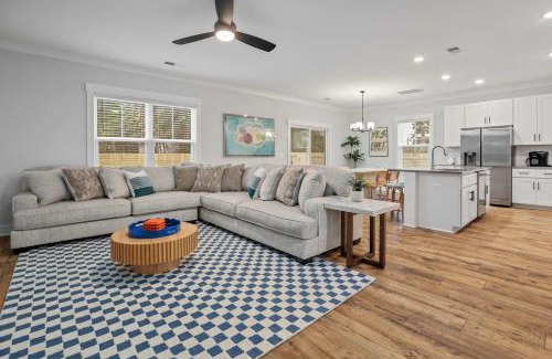 North Charleston House | Candy Cloud- Pool- Park Circle mins to Dtwn