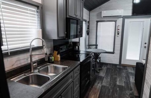Cropwell Cabin | Caney Creek · Two Bedroom Tiny Home