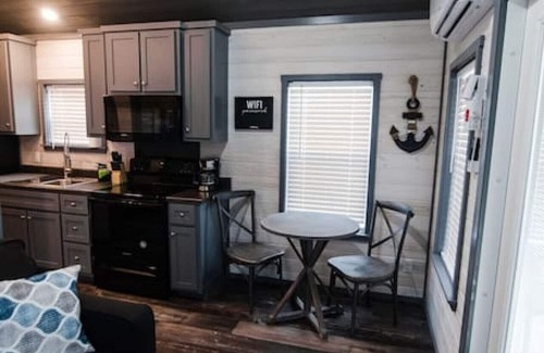 Cropwell Cabin | Caney Creek · Two Bedroom Tiny Home