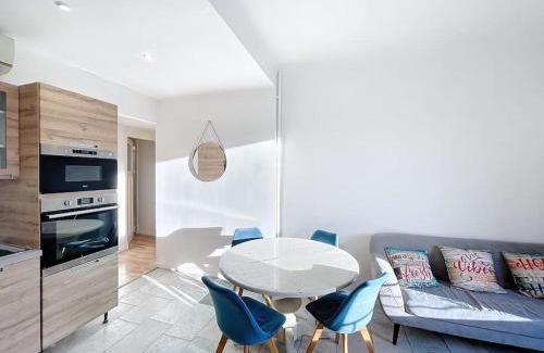 Carnot Apartment | Cannes 3 BR 3 bath close to Palais & Croisette by Olam Properties