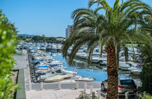 Mandelieu-La-Napoule Apartment | Cannes Marina Appart Hotel Mandelieu