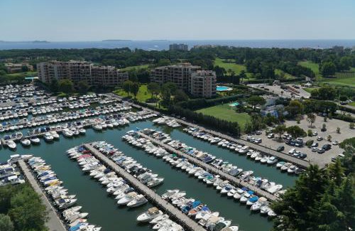 Mandelieu-La-Napoule Apartment | Cannes Marina Appart Hotel Mandelieu