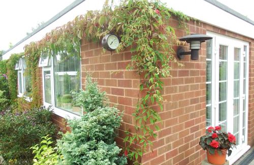 Cannock Apartment | Cannock Chase Guest House Self Catering incl all home amenities & private entrance
