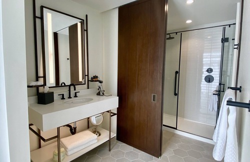 SouthPark Hotel | Canopy by Hilton Charlotte Southpark