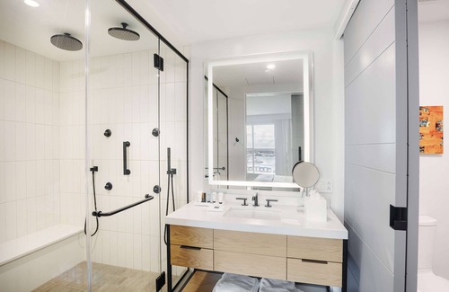 Downtown Portland Hotel | Canopy by Hilton Portland Waterfront