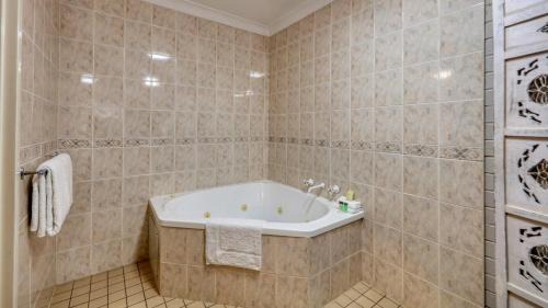 Canowindra Hotel | Canowindra Riverview Motel