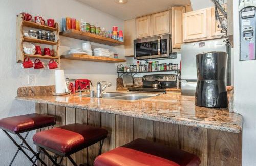 Mammoth Lakes Apartment | Canyon Slopeside Retreat