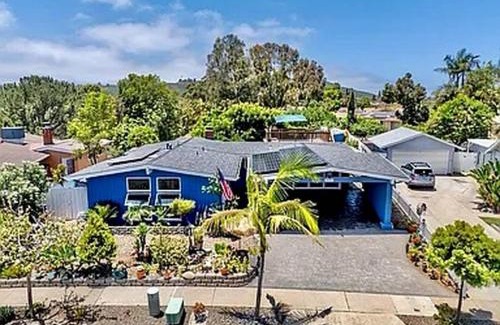 Bay Ho House | Canyon View 2BR Near Beach Balcony Retreat w Parking