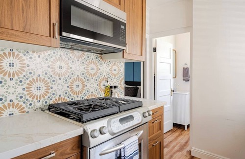 Hillcrest Cottage | Canyon Views w/Outdoor Seating & Parking