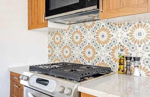 Hillcrest Cottage | Canyon Views w/Outdoor Seating & Parking