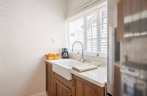 Hillcrest Cottage | Canyon Views w/Outdoor Seating & Parking