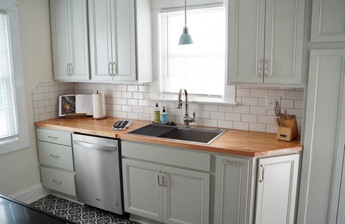 Lynchburg House | Cape Cod Charmer-3 BEDROOMS/4 BEDS/2 BATHS-Close to Liberty U/Downtown/Hiking