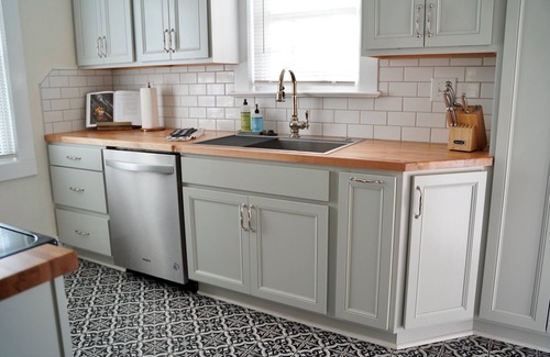 Lynchburg House | Cape Cod Charmer-3 BEDROOMS/4 BEDS/2 BATHS-Close to Liberty U/Downtown/Hiking