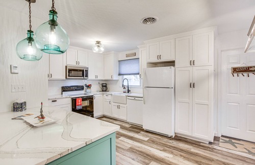 Town Bank House | Cape May Home w/Deck ~ 2 Mi to Beach!