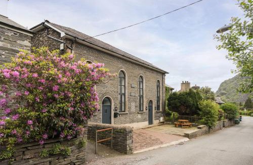 Rhiwbryfdir House | Capel Salem By Birch Stays