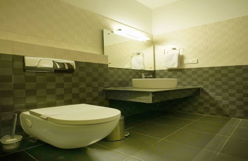 Alwaye Hotel | Capital O 15754 Mookkannoor Tourist Home