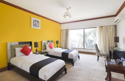 Aarey Colony Hotel | Capital O 44162 Royal Palms Hotel - Rose Collection